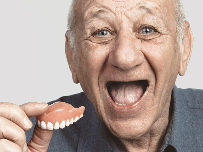 Yaşlı insanlarda dişlərin tökülməsi həyat aktivliyini azalda bilər